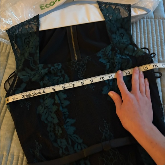 ERIN Fetherstone “Sheila” lace sheath dress 6 - Picture 9 of 9